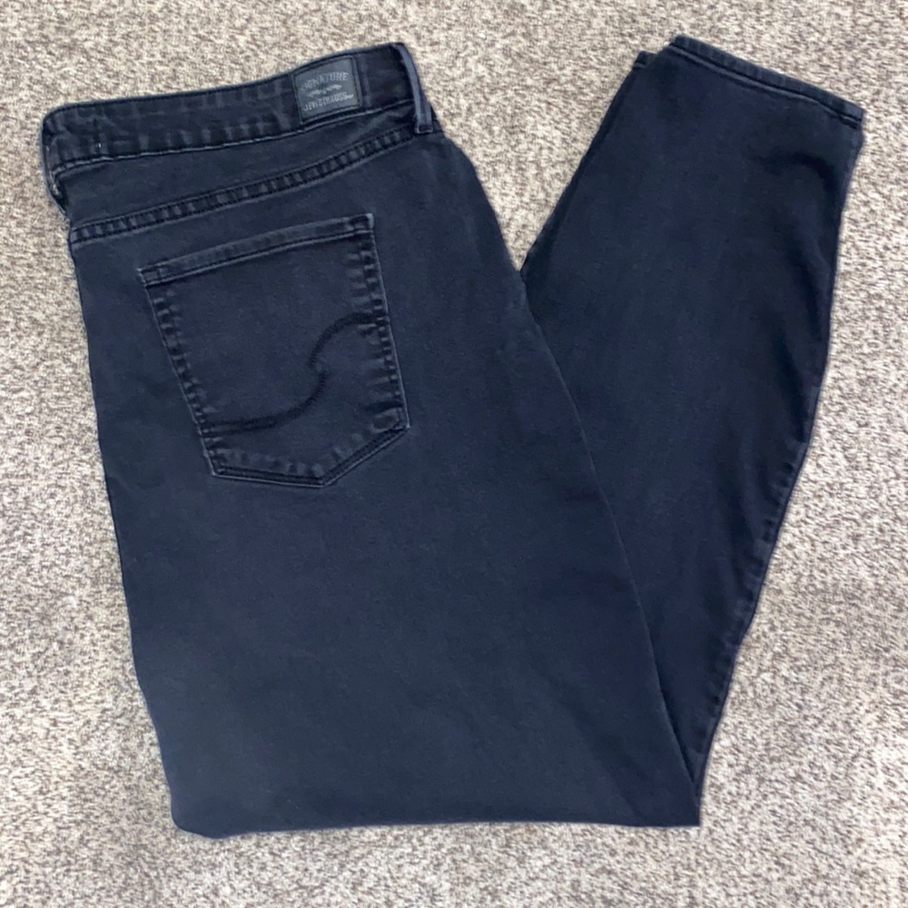 Signature Levi Strauss | Woman’s Black Mid-Rise Skinny Jeans Size 18